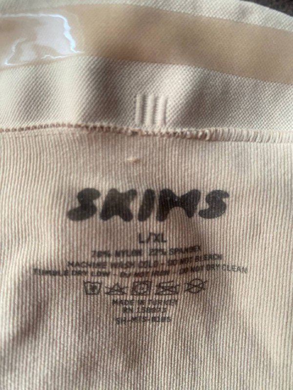 Корректирующее белье Skims 2