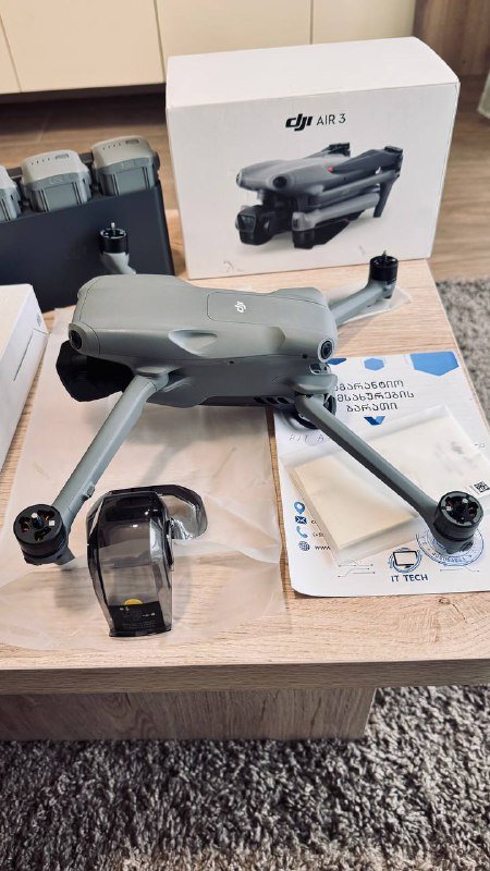 DJI Air 3 дрон и три батарейки 4