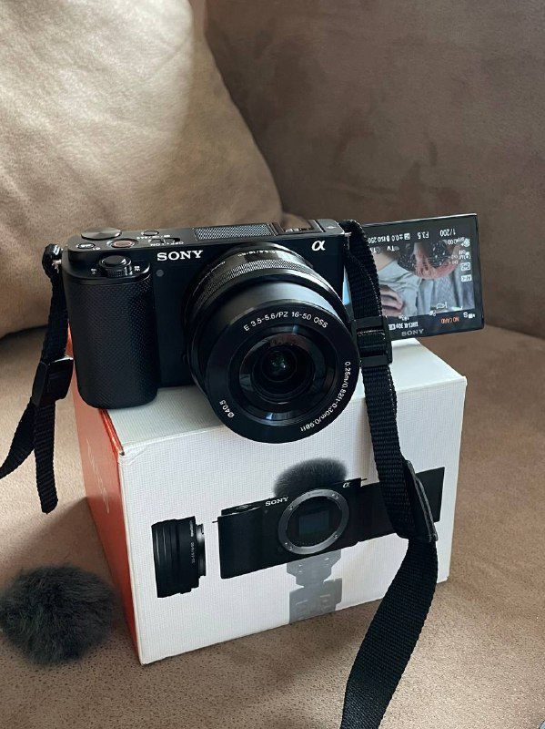 Камера Sony ZV-E10 с объективом и аксессуарами 4
