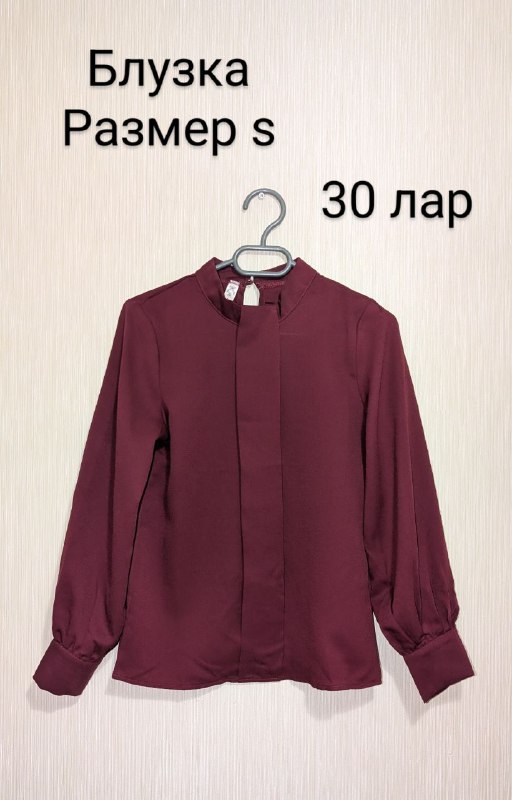 кардиган, топ рубашка, наушники проводные, юбка с карманами, шапка, сумка, лоферы, блузка, штаны 3