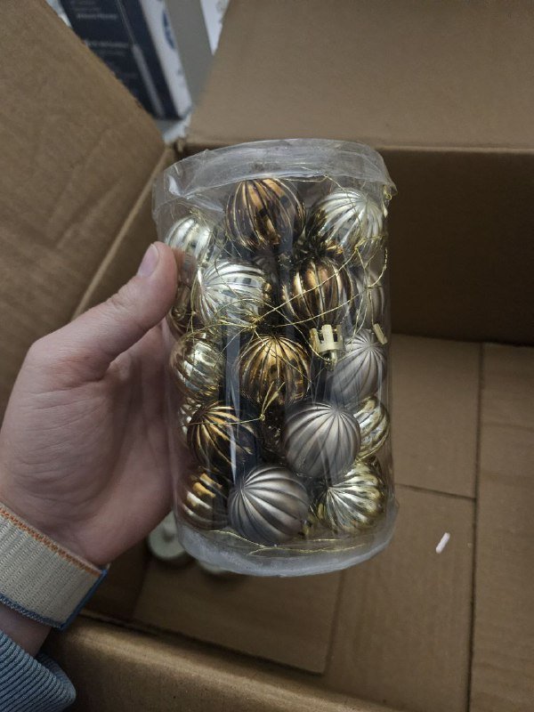 Новогодний бокс с украшениями и гирляндами 4