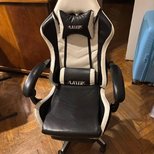 Игровое компьютерное кресло