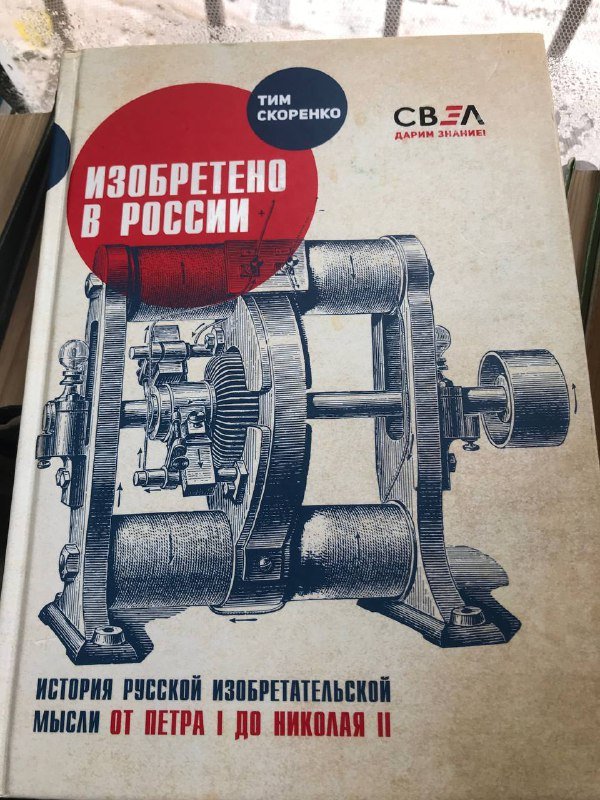 Брюки, платья, босоножки, пиджак, сумки, шарф, держатели для украшений