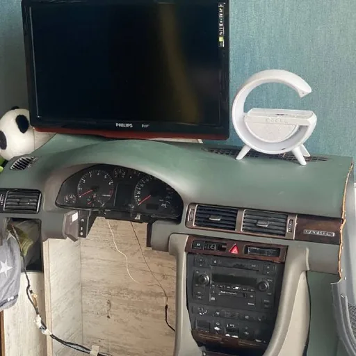Телевизор, салон Audi, динамики BOSE