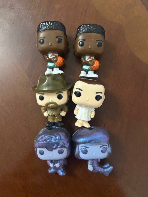 Игрушки из киндера Stranger Things Очень странные дела