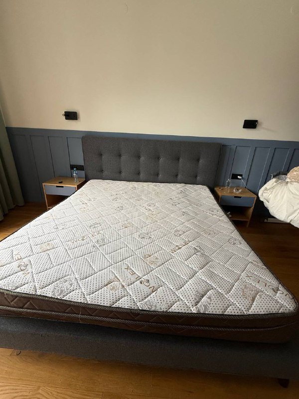 Кровать с матрасом 1.90 на 1.70