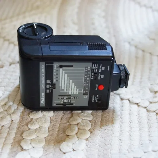 Вспышка Nikon Speedlight SB-20, объектив Tokina AF 28-200 mm