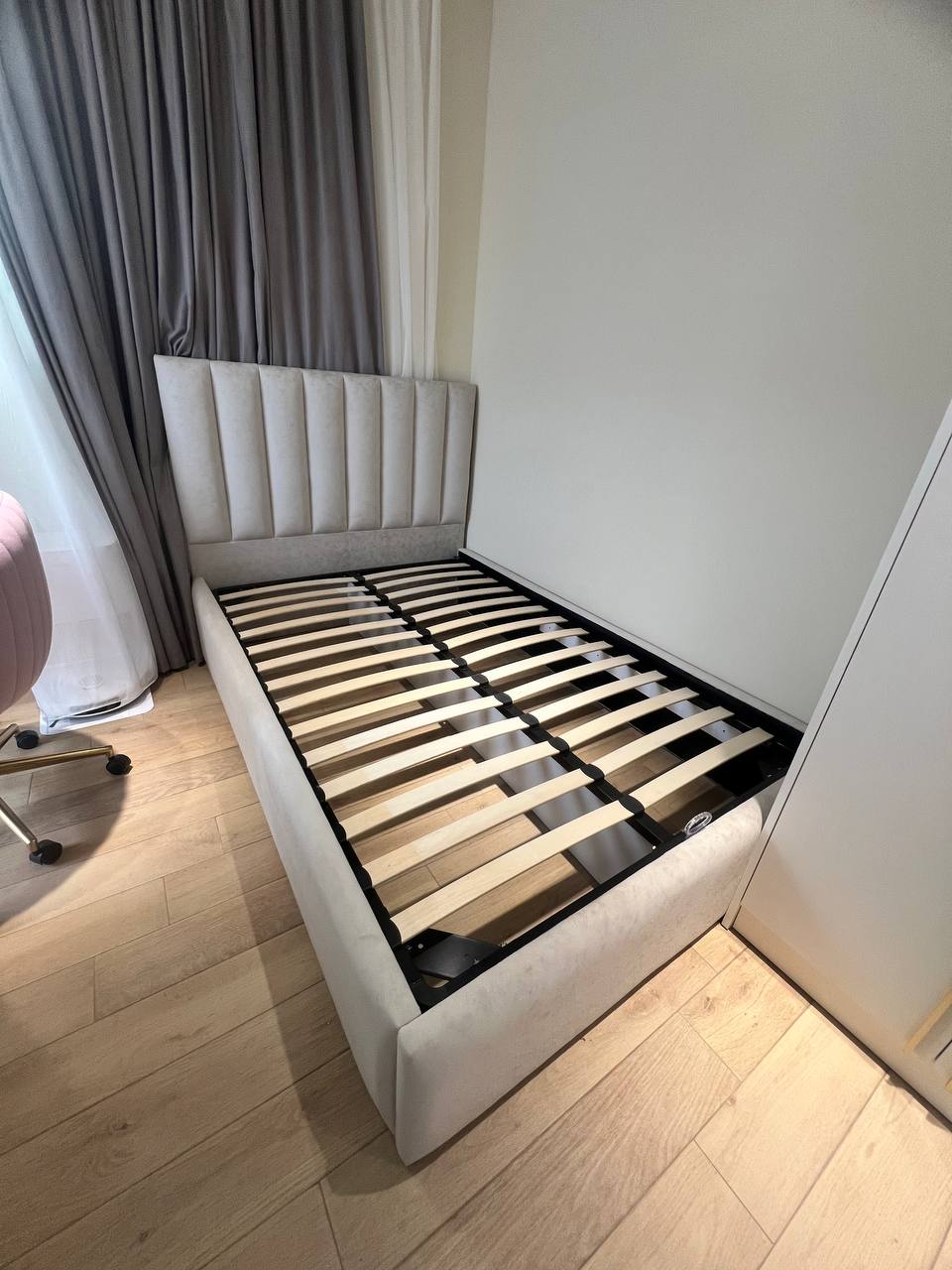 Кровать без матраса велюр алькантара 2м х 1,3м