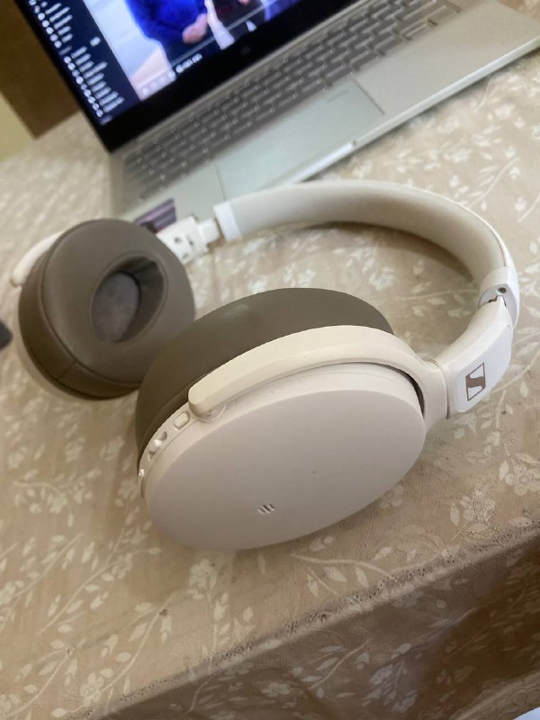 сумка, джинсы topshop w26, вязаная сумка, блютус наушники Sennheiser HD350BT 4