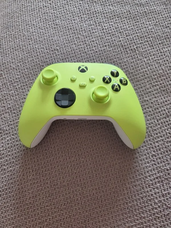 Беспроводной джойстик XBOX Electric Volt 1