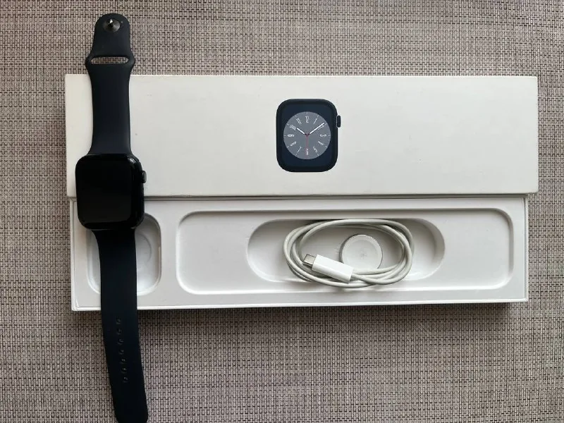 iPhone 12 Pro Max, Apple Watch 8 3
