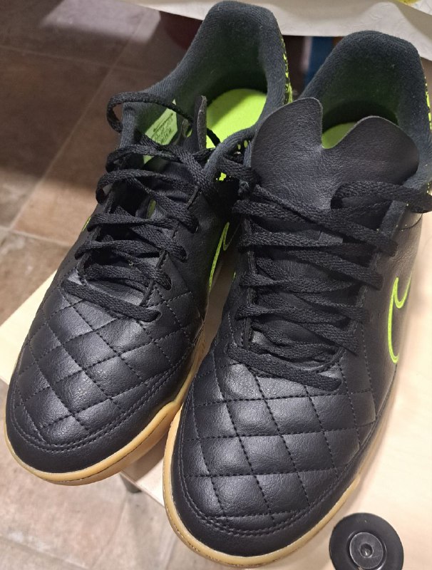 Бутсы Nike Tiempo Rio II IC черные с желтым 42.5-43