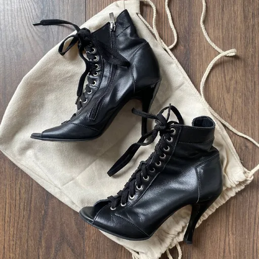 Heels dance shoes