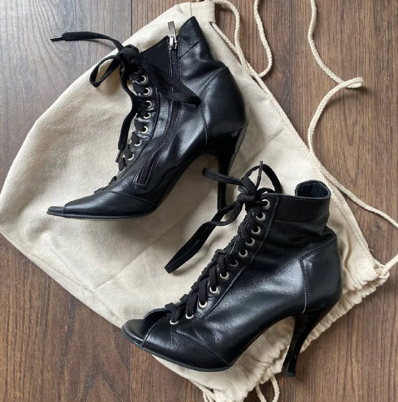 Heels dance shoes