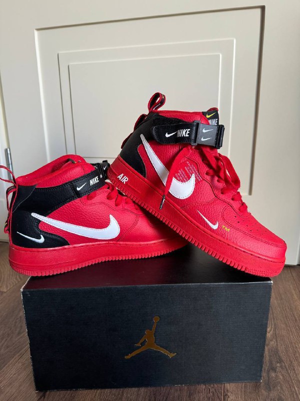 Обувь Adidas Yeezy, Nike Air Force, Nike Ultra Force, Nike Jordan 2