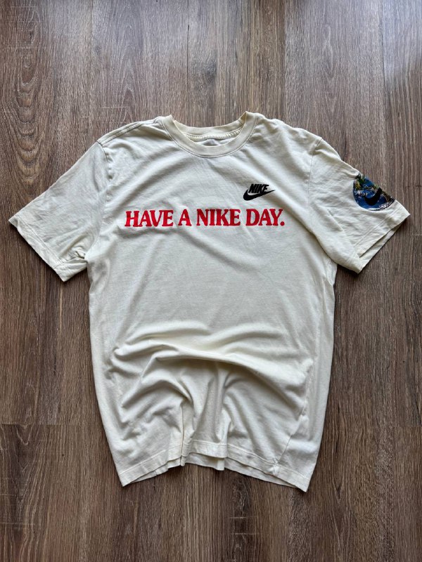 Шорты Carhartt, Сумка Kipling, Футболка Nike, Кепка Saucony, Джинсы True Religion, Футболка Yamaha, Кроссовки Nike, Штаны Nike, Кепка Nike Tn 3
