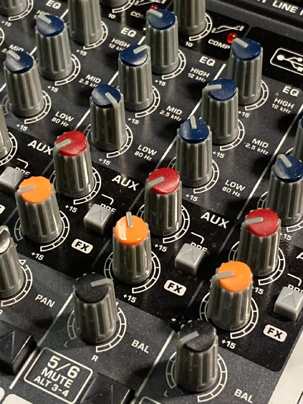 Микшерный пульт Behringer Xenyx X1204 USB 2