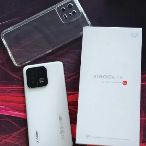 Телефон Xiaomi 13 12/256