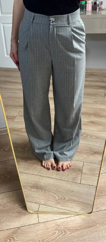 Классические серые брюки в полоску размер М