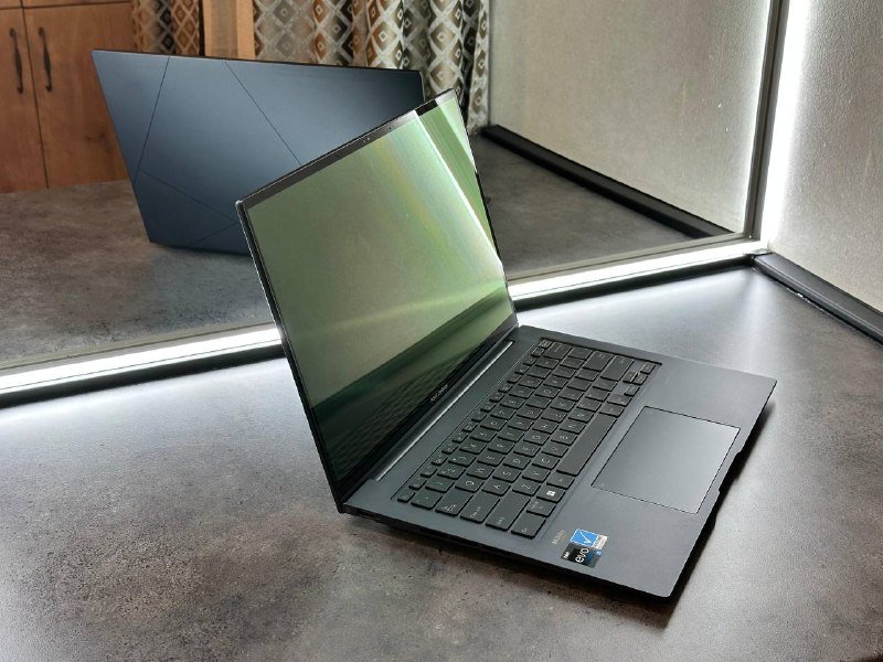 ASUS Zenbook 14.5 OLED 4