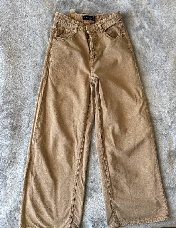 Джинсы черные Zara, брюки коричневые Zara, джинсы бежевые Stradivarius 3