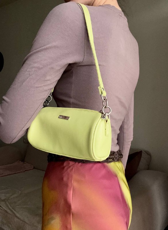 Лонгслив цвета латте, Новая юбка ZARA, Сумочка малышка, Декоративный плетеный ремень, Высокие кеды 2