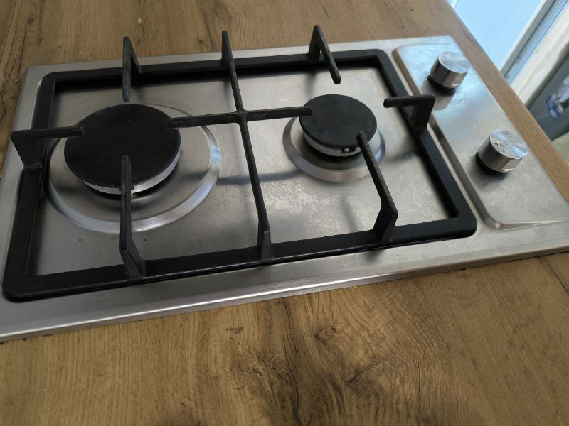 Кухонный гарнитур, газовая плита, холодильник, вытяжка, духовка Artel 4