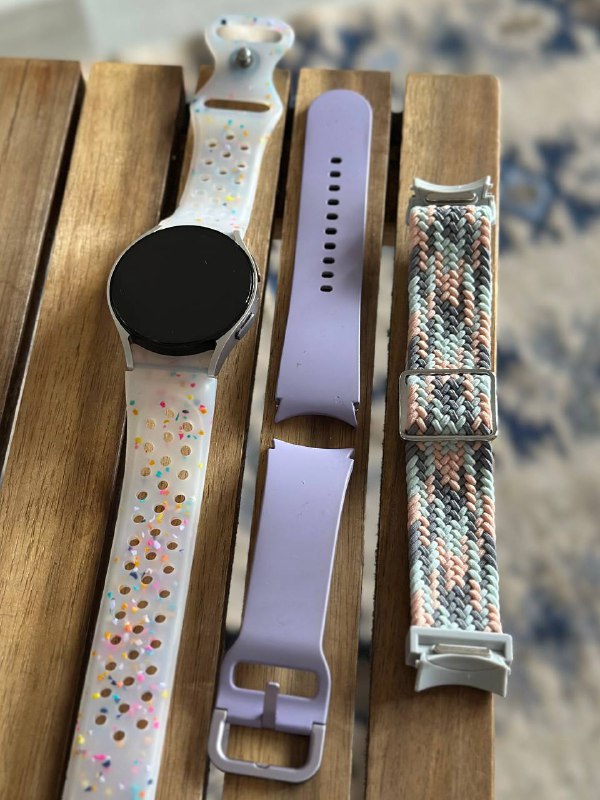 Samsung Watch 6 40mm with two extra straps