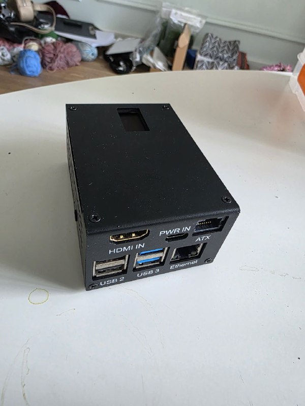 Raspberry Pi 4 model B с корпусом и шилдом PiKVM