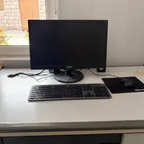 2 компьютера со столами 2