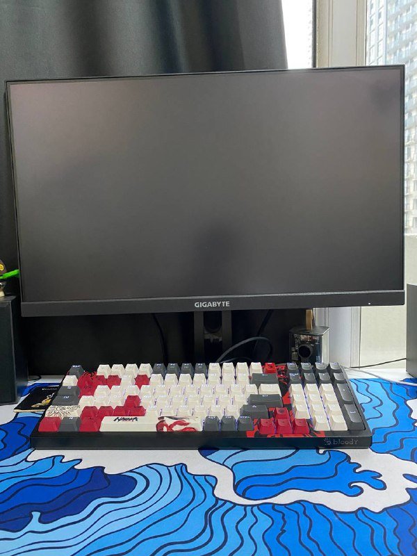 Стационарный компьютер с монитором и клавиатурой 3