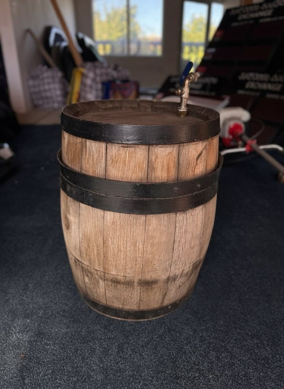 Барные стулья, бочка, зеркальная дверь, декоративная дверь, светильники, динамики, баллоны, косилка, электронагреватель 2