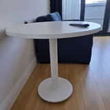 Круглый белый стол 2