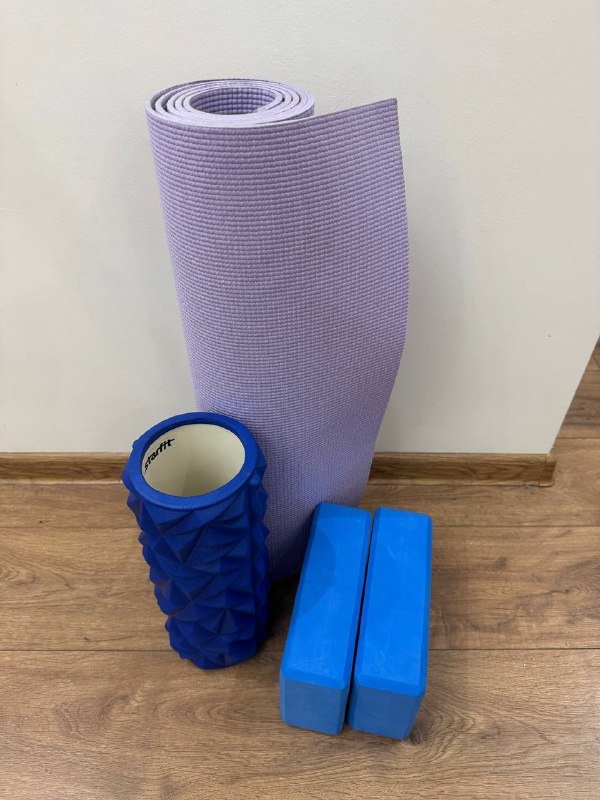 Ролл, коврик и блоки для йоги