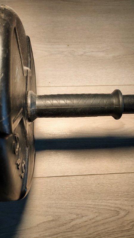 Штанга с дисками для силовых тренировок