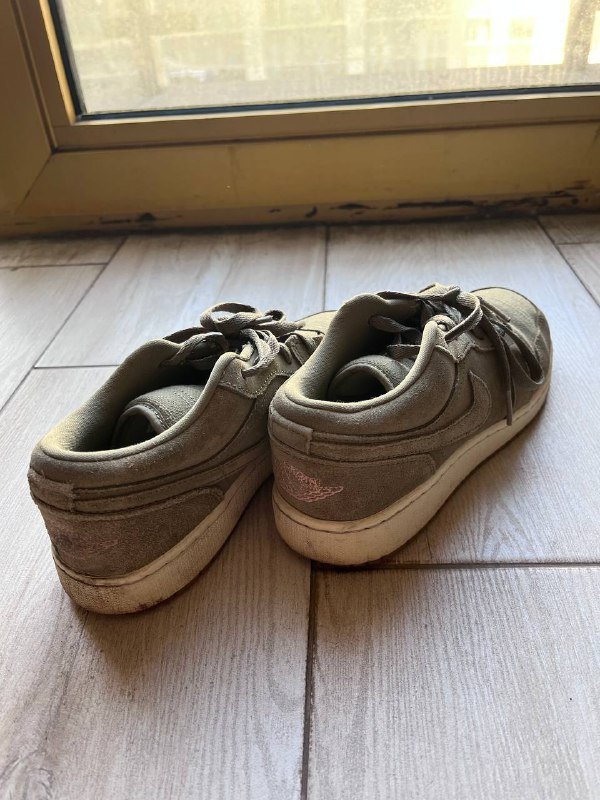 Женские оригинальные кроссовки размер 37 4