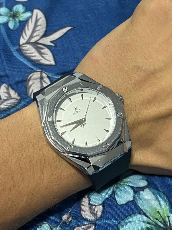 Электронные часы Hublot 3