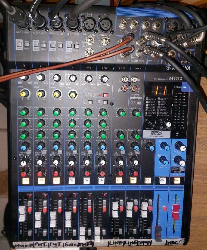 Микшерный пульт Yamaha MG12XU