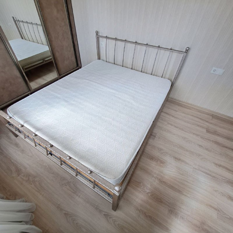 Двуспальная металлическая кровать с матрасом 160x200 см 2
