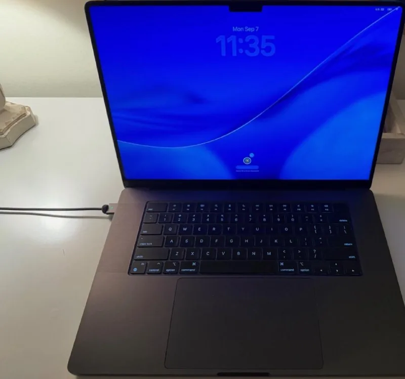 Apple MacBook Pro 16.2 M4 Pro 1