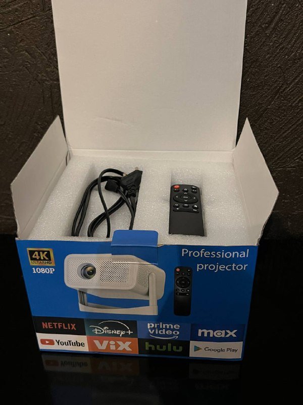 Проектор с пультом и кабелем