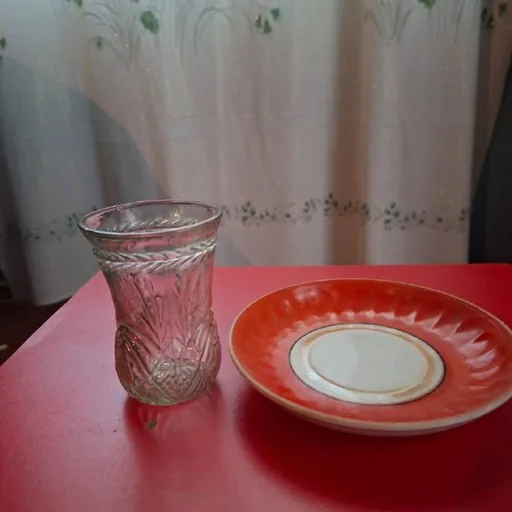 Стаканы, тарелки