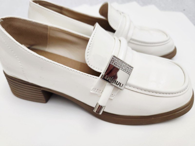 Белые туфли на каблучке, Босоножки Bershka оригинал 3