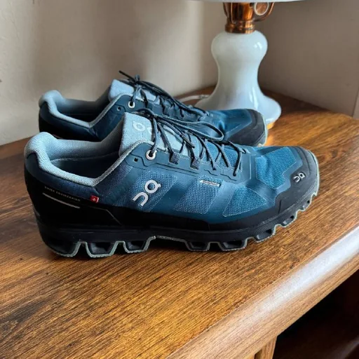 New men’s On Cloud sneakers