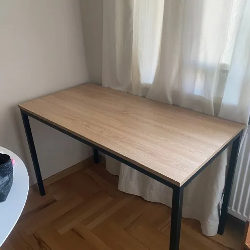 Деревянный стол