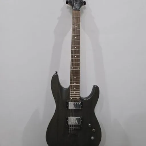 Электрогитара Dean Vendetta, комбик Fender, чехол, кабели