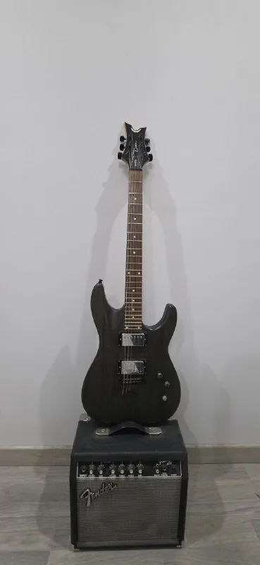 Электрогитара Dean Vendetta, комбик Fender, чехол, кабели 1