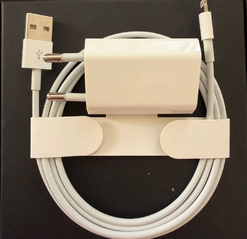 Зарядка Lightning от Apple