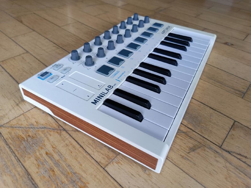 Arturia Minilab MkII MIDI контроллер 2