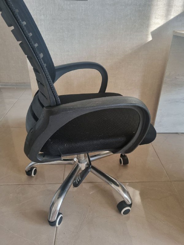 Офисное кресло на колёсиках 2